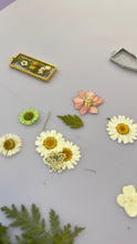 Load image into Gallery viewer, Dried Floral Resin Workshop: Twin Petrels
